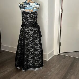 Elegant Black Lace Strapless Dress